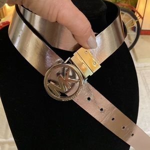 Michael Kors belt reversible